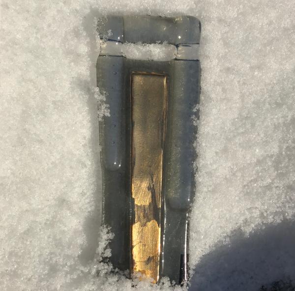 o7 Schmuckanhänger aus Glas vergoldet 4 x 11 cm