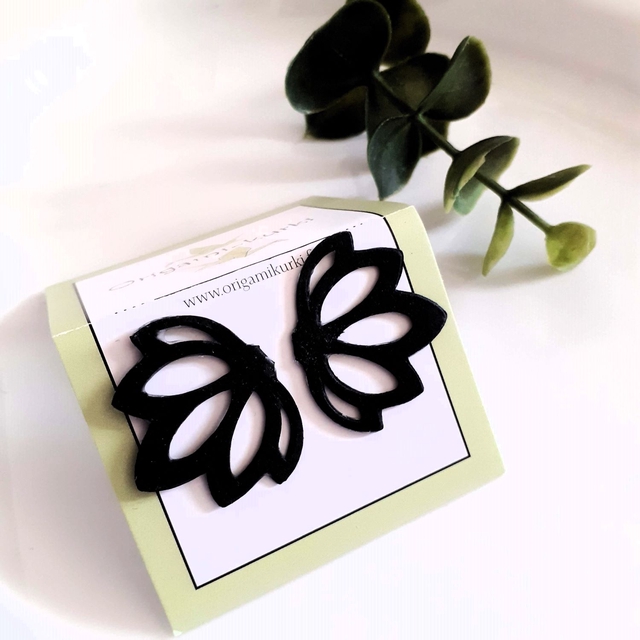 Lotus, nappi (musta). 