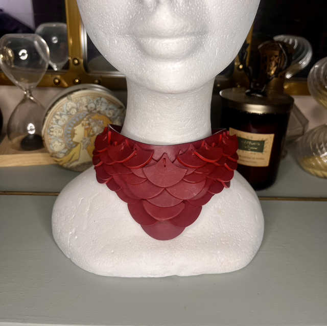 Collier Écailles Dragon Rouge