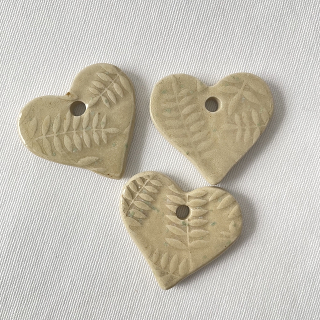 Keramikanhänger Herz beige, 3er Set