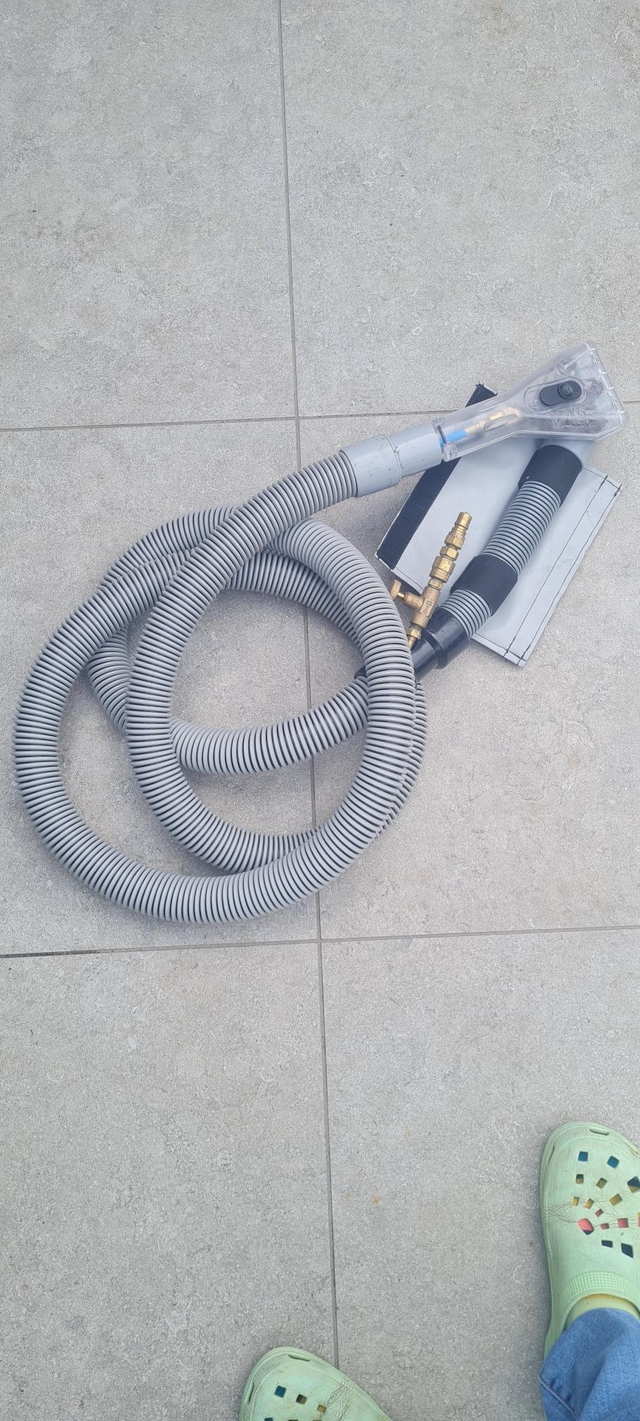 Sapphire upholstery cleaning tool