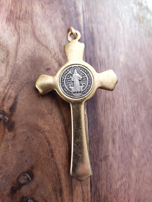 Crucifix Saint Benoît. Doré ZEN & LUMIÈRE