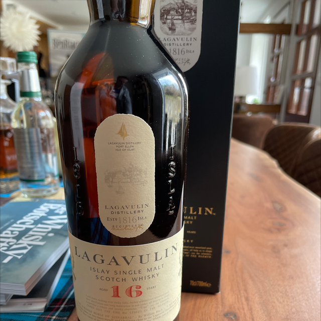 Lagavulin 16 43%vol.