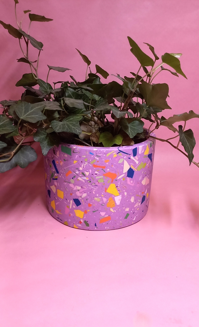 Osłonka na doniczkę, fioletowa doniczka lastryko