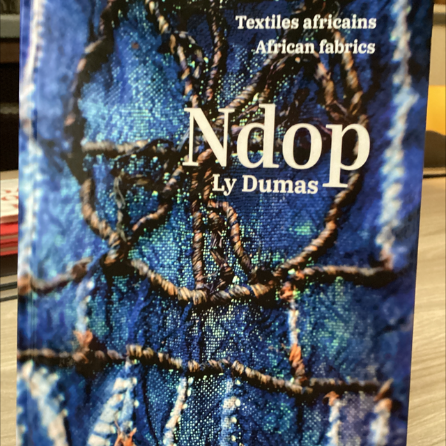 Textiles africains Livre Ndop bilingue Ly Dumas