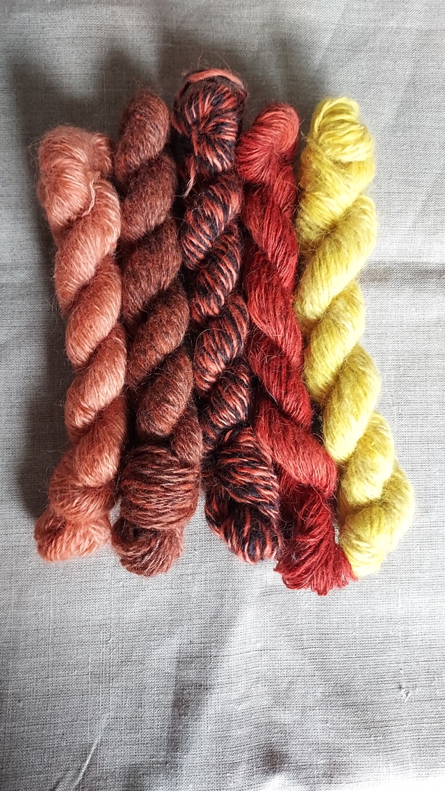 Plantefarget, håndspunnet garn 25g