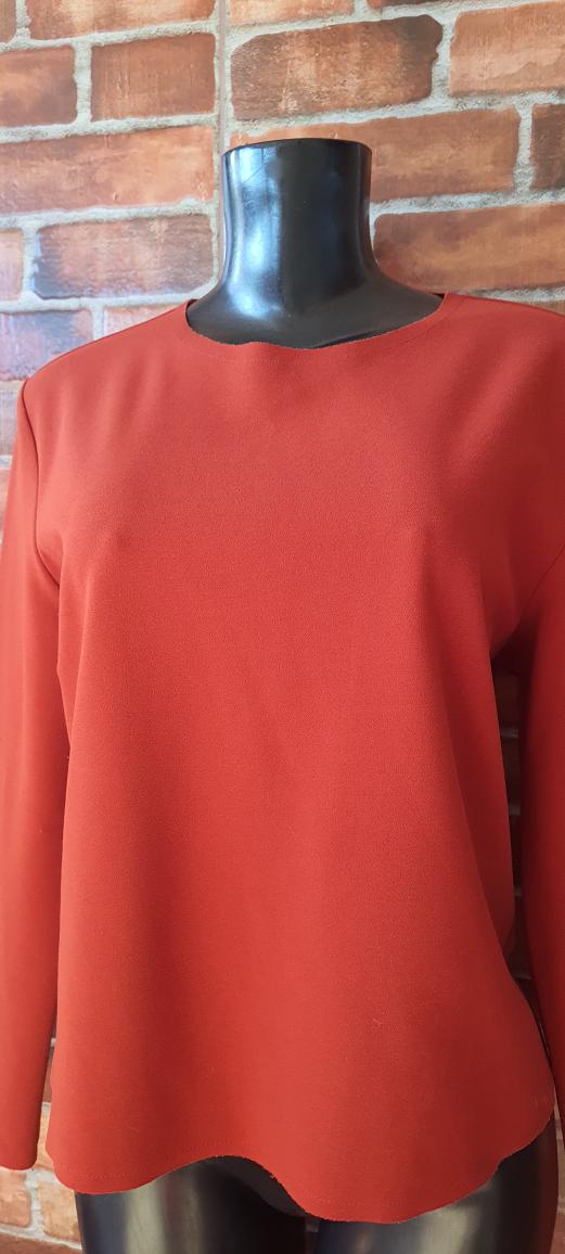 Blusa de Manga Longa, T/M, Cor Ferrugem.  OBS: Usado Super Conservado 