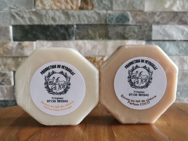 1 savon coco et 1 savon fleur d'oranger