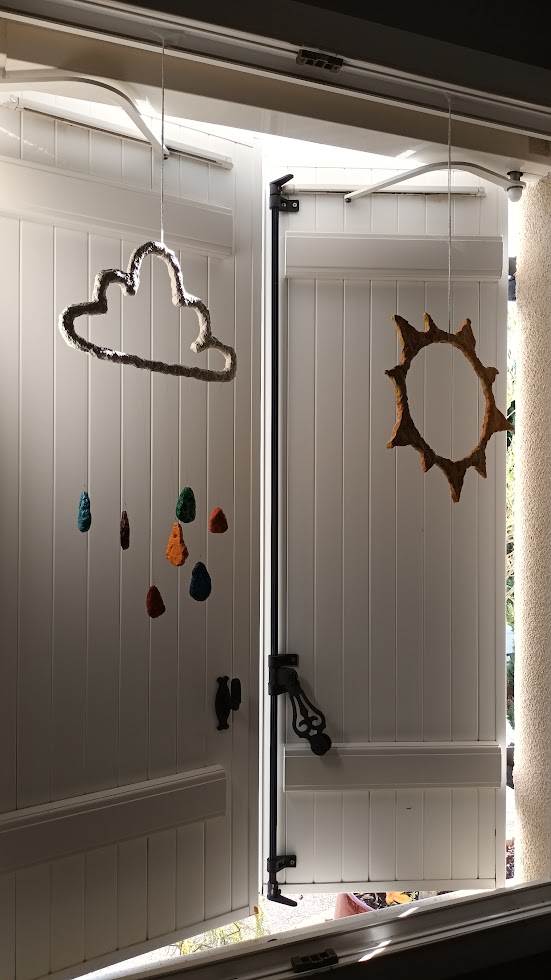 MOBILE SOLEIL , en papier mâché, fait main, décoration ou cadeau unique, 30 cm de diamètre