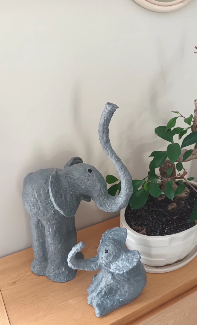 MAMAN ELEPHANT, papier mâché, fait main, décoration ou cadeau unique, 30 cm de haut