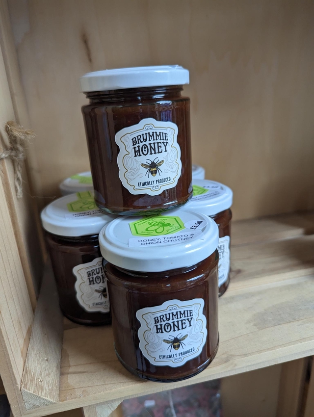 Honey, tomato and onion chutney