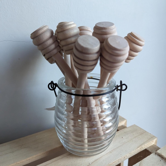 Wooden honey dipper