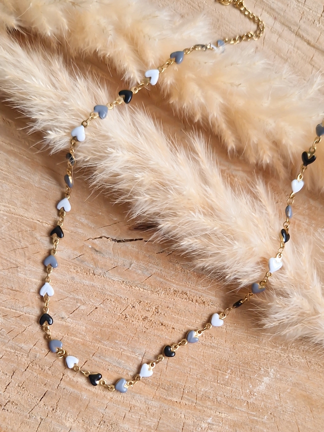 Collier "Multi-coeurs" - Modèle doré, noir, gris et blanc