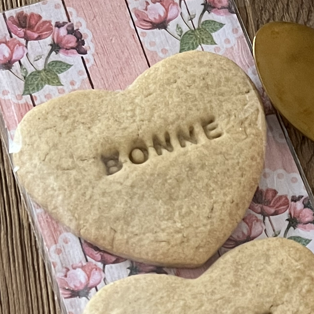 3 Biscuits cœurs « bonne fête mamie »