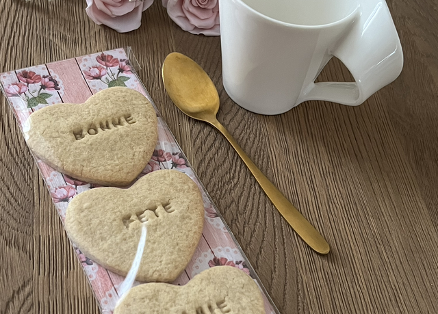3 Biscuits cœurs « bonne fête mamie »