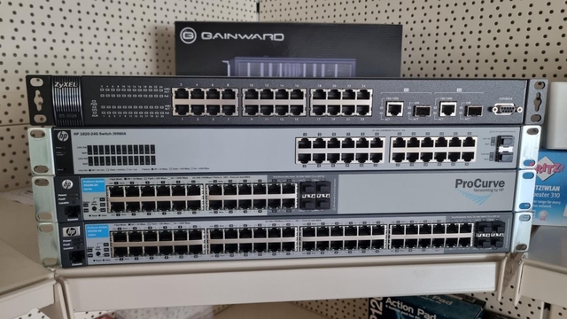 HP 1820-24G- Switch