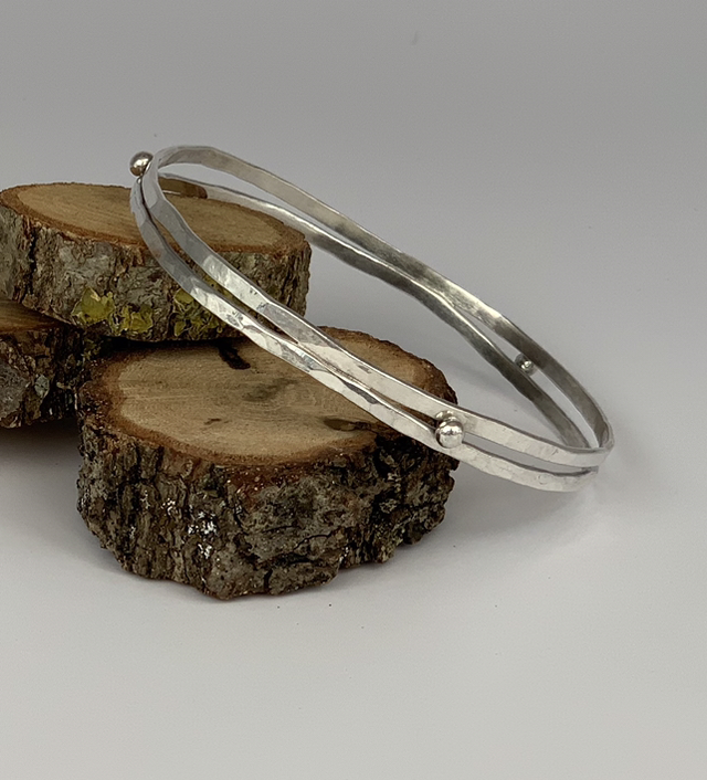 Wavy double bangle