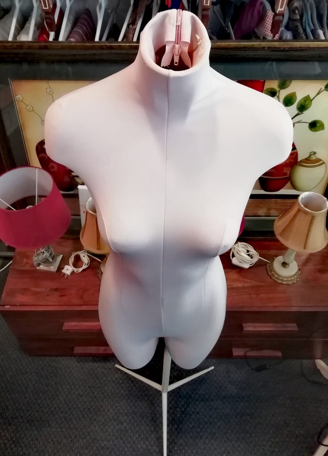 Maniquí inglés de mujer / Female English mannequin