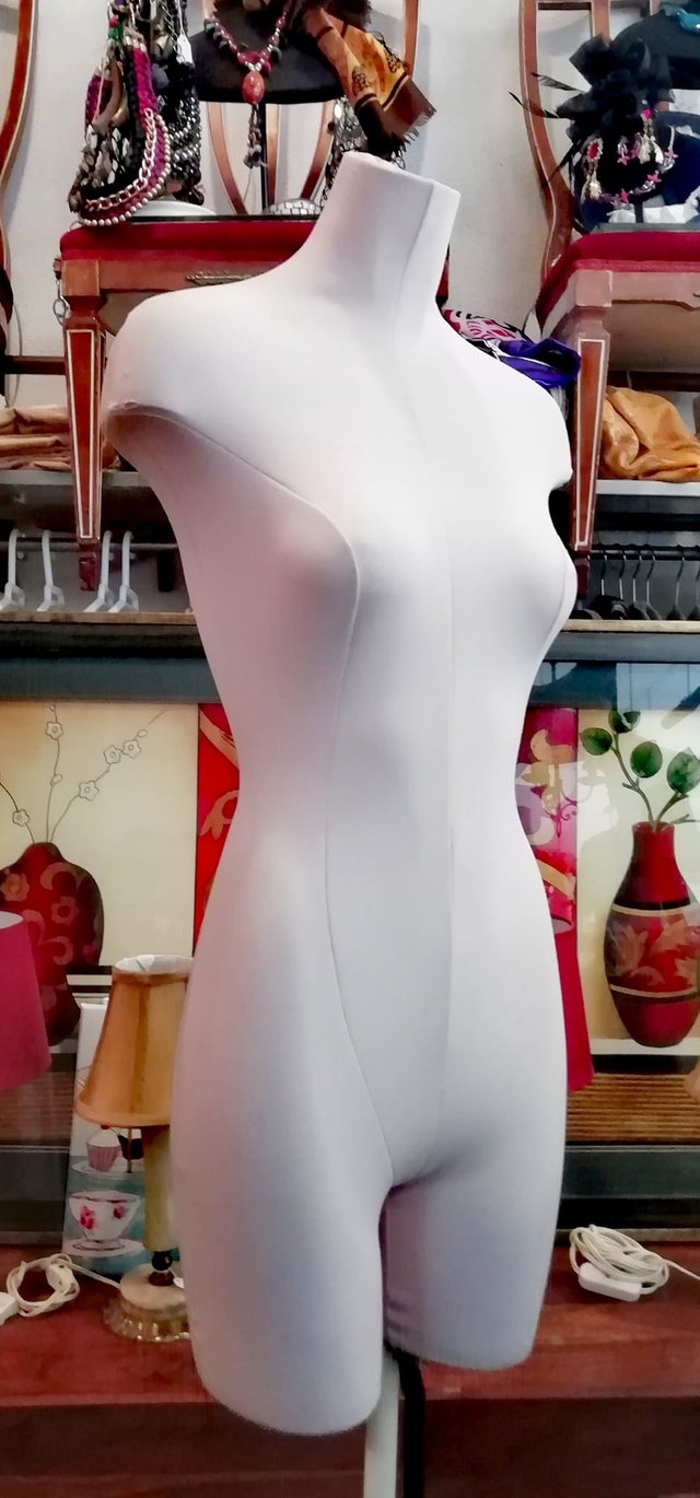 Maniquí inglés de mujer / Female English mannequin