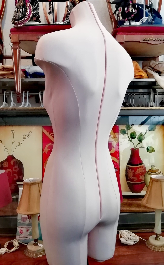 Maniquí inglés de mujer / Female English mannequin