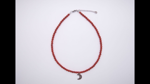 Collier lune de métal et perles de jaspe rouge