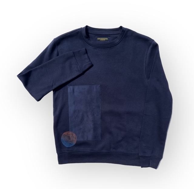 Sweatshirt with long suedette front patch pocket featuring small handprinted Muśe Logo