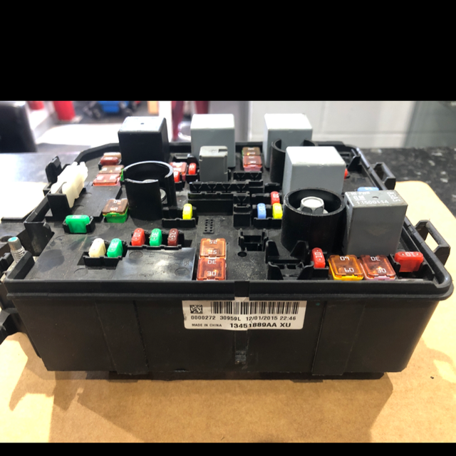 13451889AA XU VAUXHALL CORSA E FUSE BOX RELAY BOARD