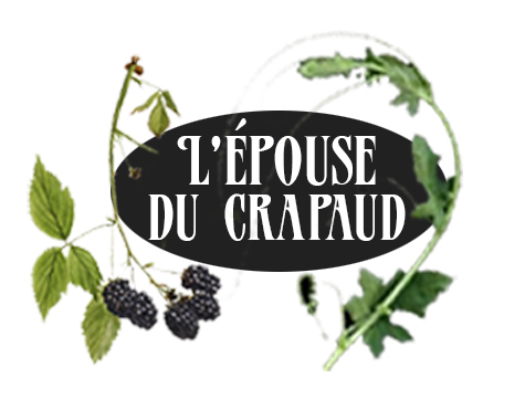 Vêtements et accessoire alternatifs. 
Création en crochet et couture dans une démarche slow fashion un mélange steampunk, cottagecore et punk underground.