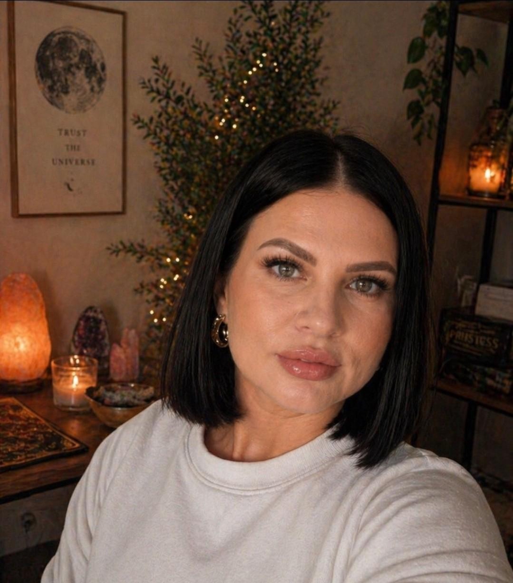 Sophie – Energy Healer and Seichem Reiki Practitioner | Iridescent Souls