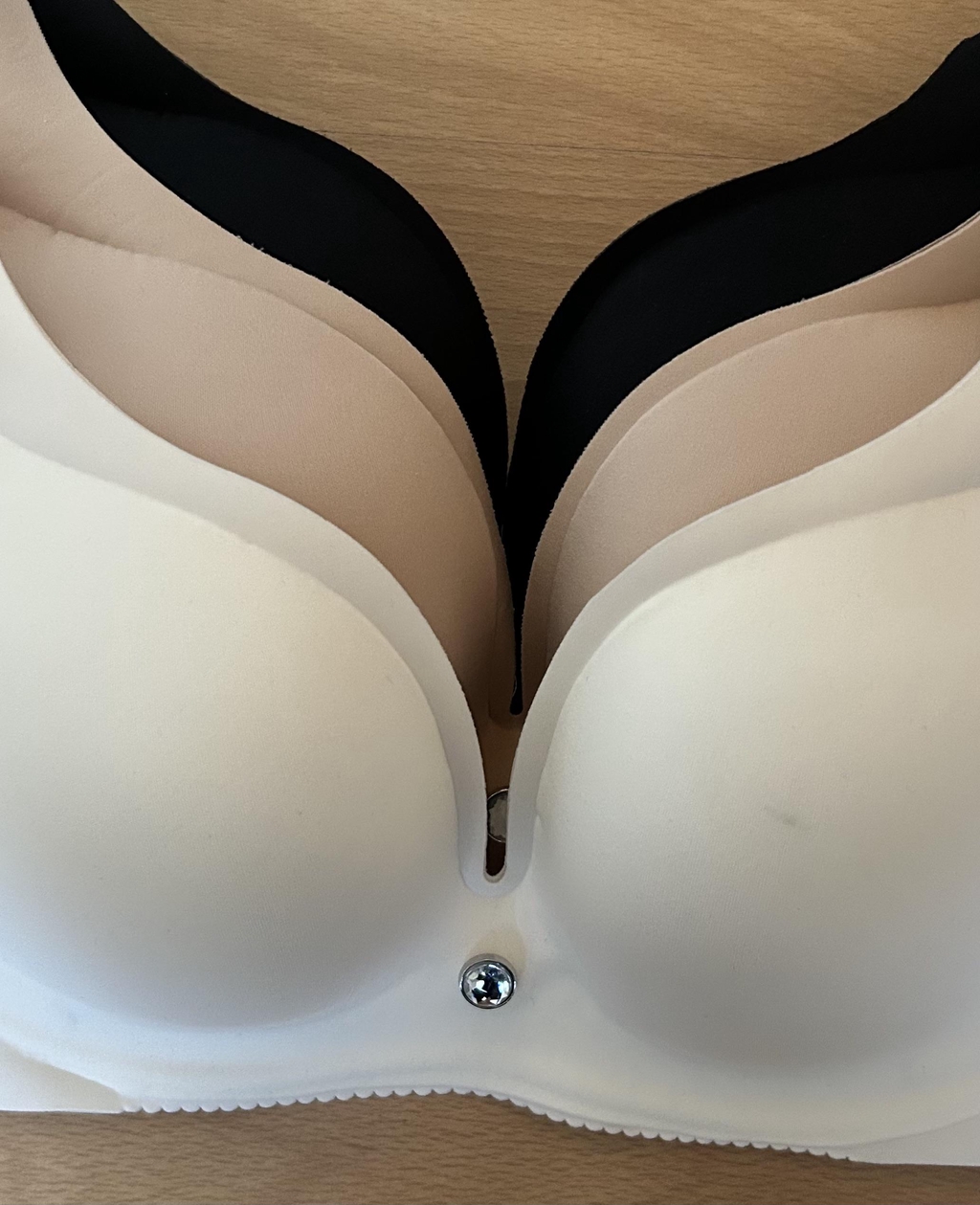 Push Up trifft Push in: dein Dekollete nach Wunsch



 Entdeck The Elephant– der Pumper, den innovativen Bodyformer für deinen Traum Dekolleté. Durch gezieltes aufpumpen sorgt er für einen sofortigen Push-up Effekt, der das Volumen betont und deine Kurven perfekt ins Szene setzt. Gleichzeitig bringt die Push-in Funktion deine Brust sanft zur Mitte für ein sexy, zentrierte Dekolleté mit natürlichem Look.



✔️ individuell regulierbares Aufpumpen- System

✔️ sanft formen the Push-in Technologie

✔️ unsichtbar unter enger Kleidung tragbar

✔️ ideal für besondere Anlässe oder jeden Tag

✔️für Körbchengrösse A-C geeignet 



