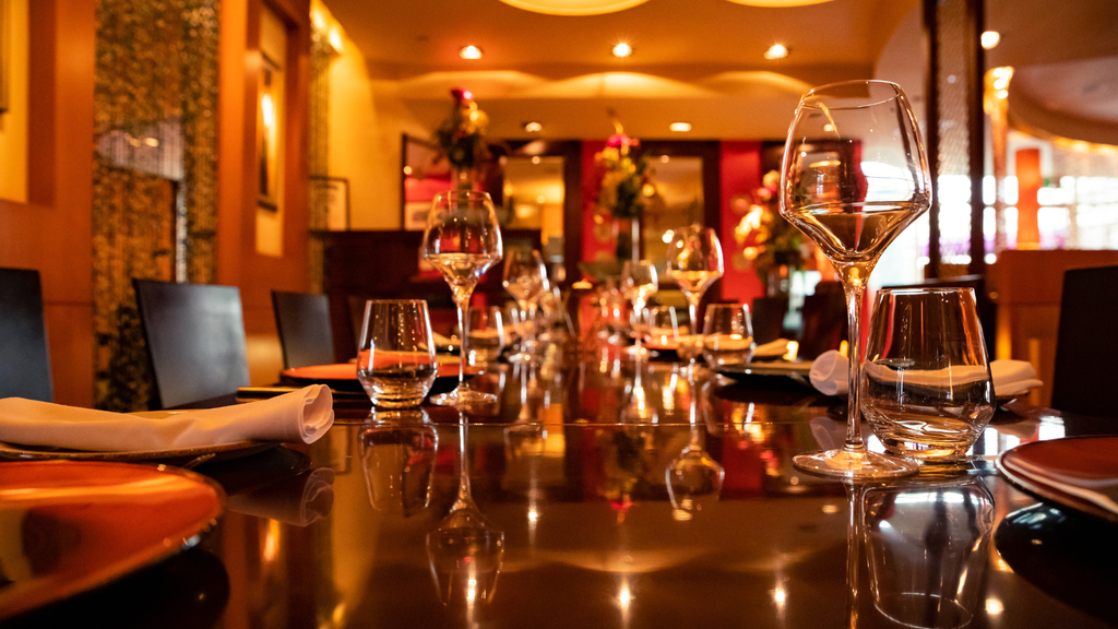 Restaurant gastronomique Sète table dressée ambiance luxe discret Toque Chef démo