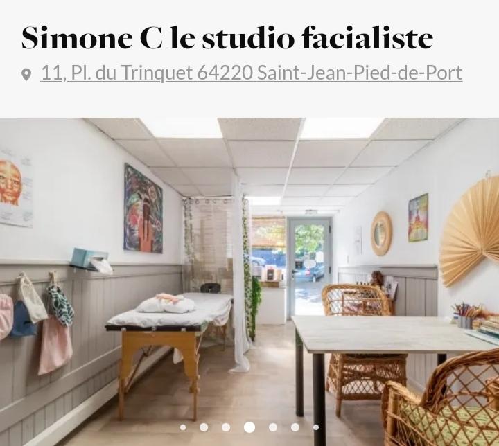 Simone C,  c'est un studio de facialisme où la beauté est Holistique. 
Votre visage est le paysage et le reflet de vos émotions, votre parcours, de votre chemin de vie ... 
Faites-lui le cadeau d'en prendre soin. 
