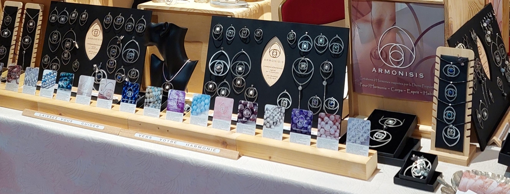 Créations d'Harmonies pour votre bien-être. Décorations et bijoux inspirées par le nombre d'or créent votre bulle d'harmonie personnalisée tout en beauté. Synergie entre la divine proportion et la Lithothérapie.