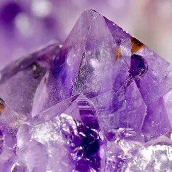 Le bijou améthyste harmonise est une des Créations d'Harmonies qui vous harmonise et vous apaise. Grâce à la synergie entre la forme naturelle du nombre d'or et les vertus de l'améthyste la bulle d'harmonie créée est propice à l'apaisement.