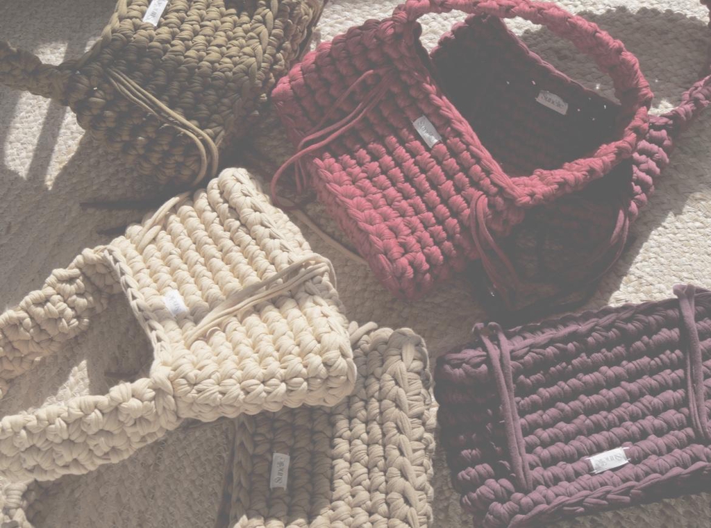 Création de sacs en crochet faits main
Confectionné à partir de fils recyclé 