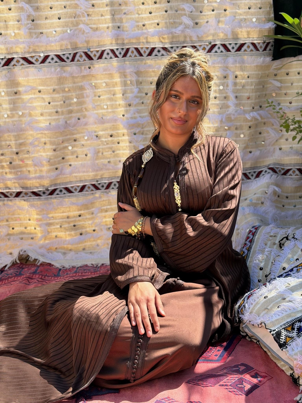 Caftans et Takchitas en location en Normandie
Découvrez notre sélection de caftans tendance et takchitas marocaines à louer en Normandie, disponibles à découvrir dans notre showroom à Louviers (27), uniquement sur rendez-vous.
Que ce soit pour un mariage, une cérémonie, une soirée, un henné ou un événement spécial, trouvez la tenue idéale parmi notre collection de caftans élégants, modernes et traditionnels.
✨ Location de caftans à petit prix
📍 Showroom à Louviers, dans l’Eure (27)
📅 Visite sur rendez-vous
👗 Caftans & Takchitas tendance pour vos événements
Parcourez notre galerie photos pour découvrir quelques-unes de nos créations et inspirations. Essayez votre coup de cœur directement au showroom et profitez de nos conseils pour choisir la tenue qui vous correspond.
Caftan marocain, takchita, robe de cérémonie ou tenue orientale : découvrez notre collection de location à Louviers, en Normandie.