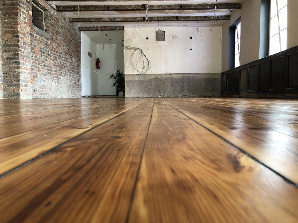 Mein Boden inneuen Glanz, 
mit natürlichen Ölen und Pflegemitteln