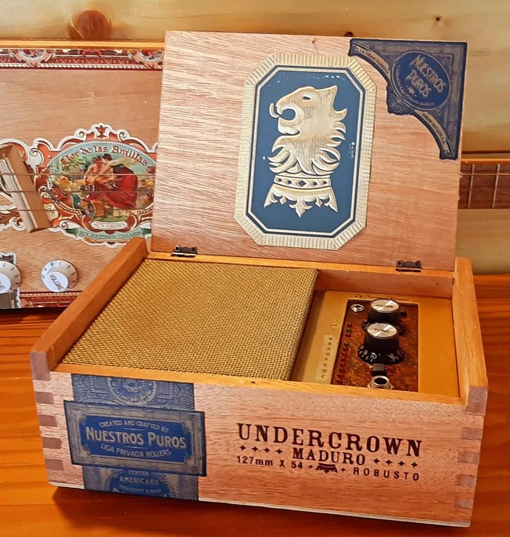 Guitar Amplifiers Section with the image of an Undercrown Maduro guitar amplifier with the lid open.
BoxAmps make portable guitar amps and speakers for music playback. Hancrafted in France