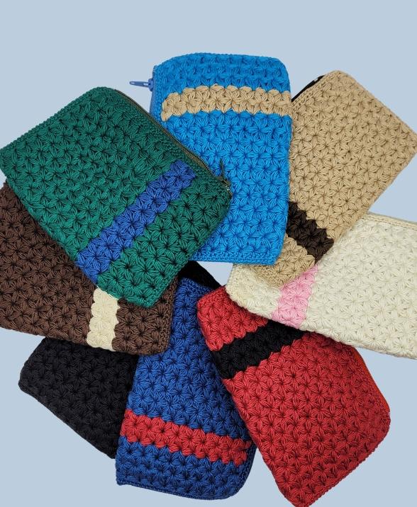 Jolies porte-monnaies fait main au crochet avec du fil mercerisé ou en polypropylene, parfait pour garder vos pieecs et cartes