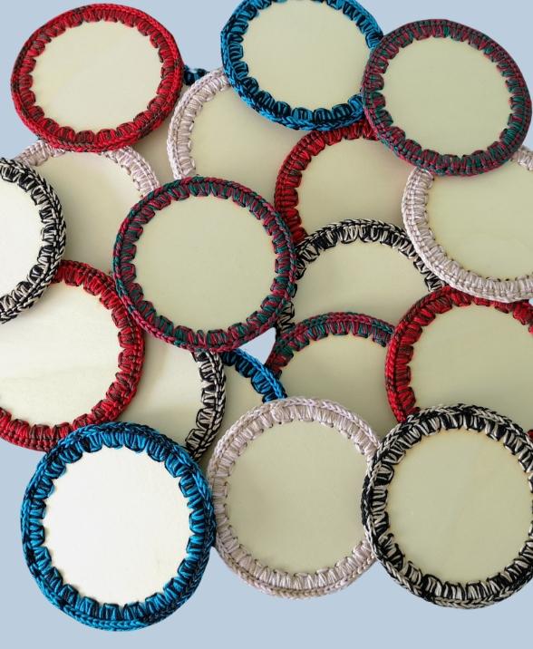 Décoration de la table fait au crochet, dessous de verre ou de tasse, chemin de tables, sous-plat et plein d'autres