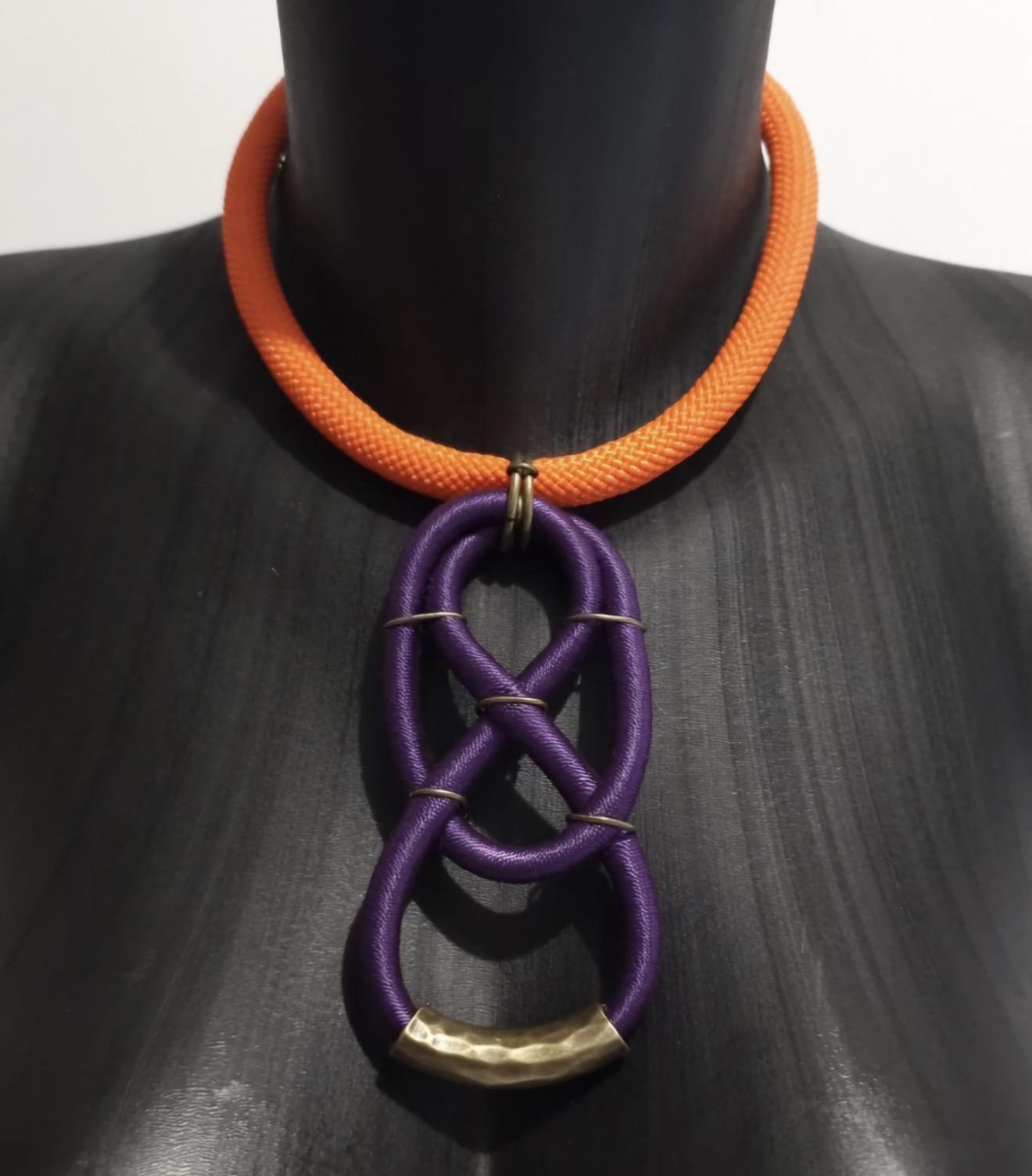 Collier TOUWAX composé de cordes colorées entrelacées