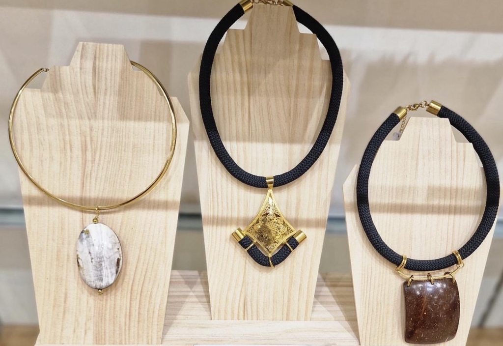 Présentation de bijoux des collections TOUWAX