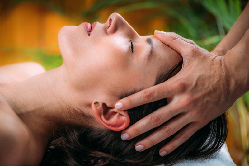 Les bienfaits du massage à Baillargues Moins de stress : Fait baisser le taux de cortisol (l'hormone du stress) et libère des endorphines.
Sommeil : Favorise un sommeil plus profond et réparateur.
Émotions : Stimule la sérotonine pour améliorer l'humeur et lutter contre l'anxiété.