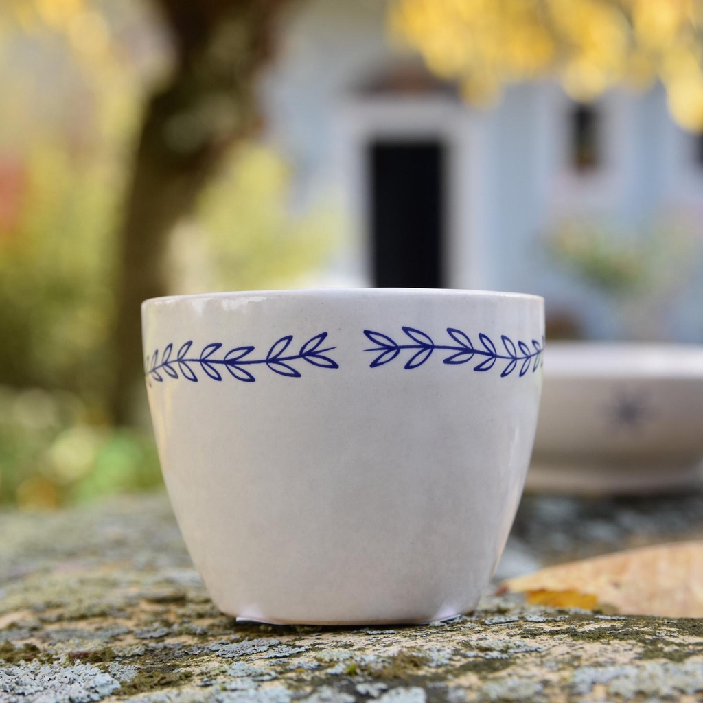 Keramický šálek s autorským dekorem