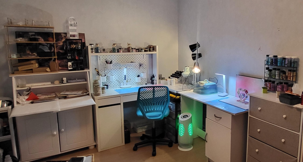 Créations en résine Epoxy par Nathalie, pour des objets, souvenirs, et décoration, personnalisé et féériques. Laissez vous enchanter par des objets uniques qui apportent de la joie et une ambiance positive et colorée.