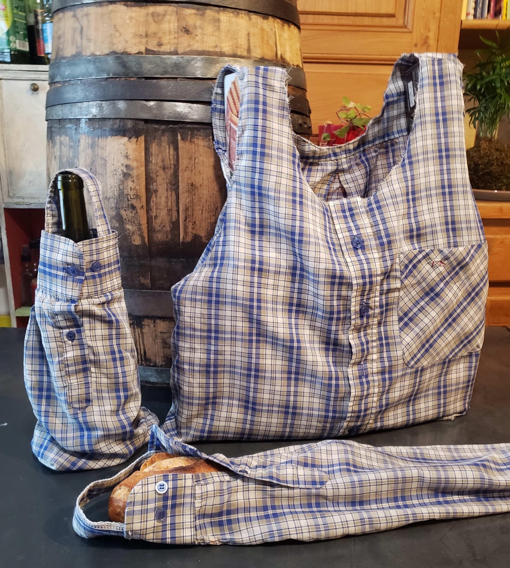 Sac à bouteille
sac à baguette pain
sac fourre tout
Momo la Débrouille
upcycling
fait main