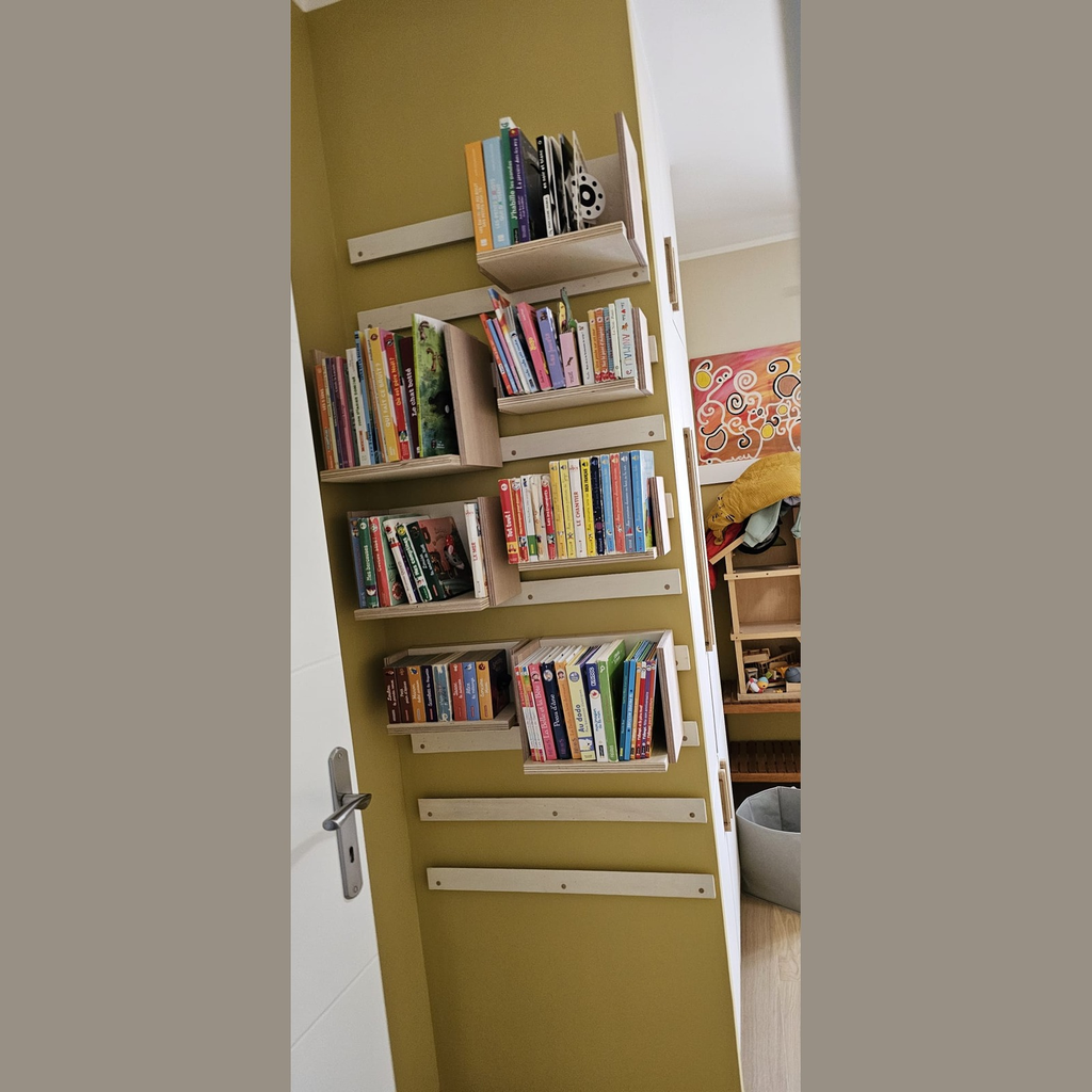Bibliothèque basse en bois sur mesure pour chambre d’enfant