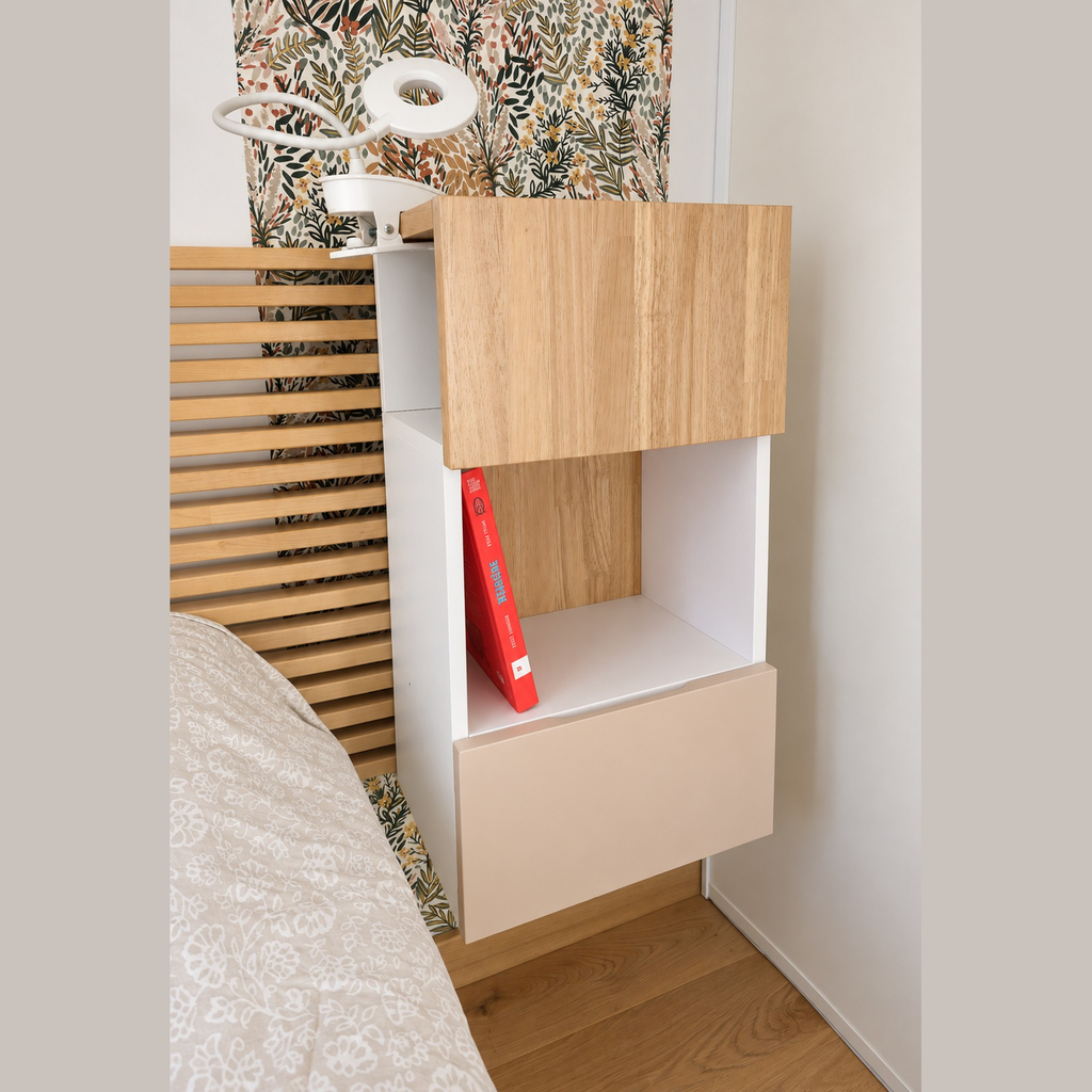 Chevet suspendu en bois et blanc fabriqué sur mesure pour une chambre