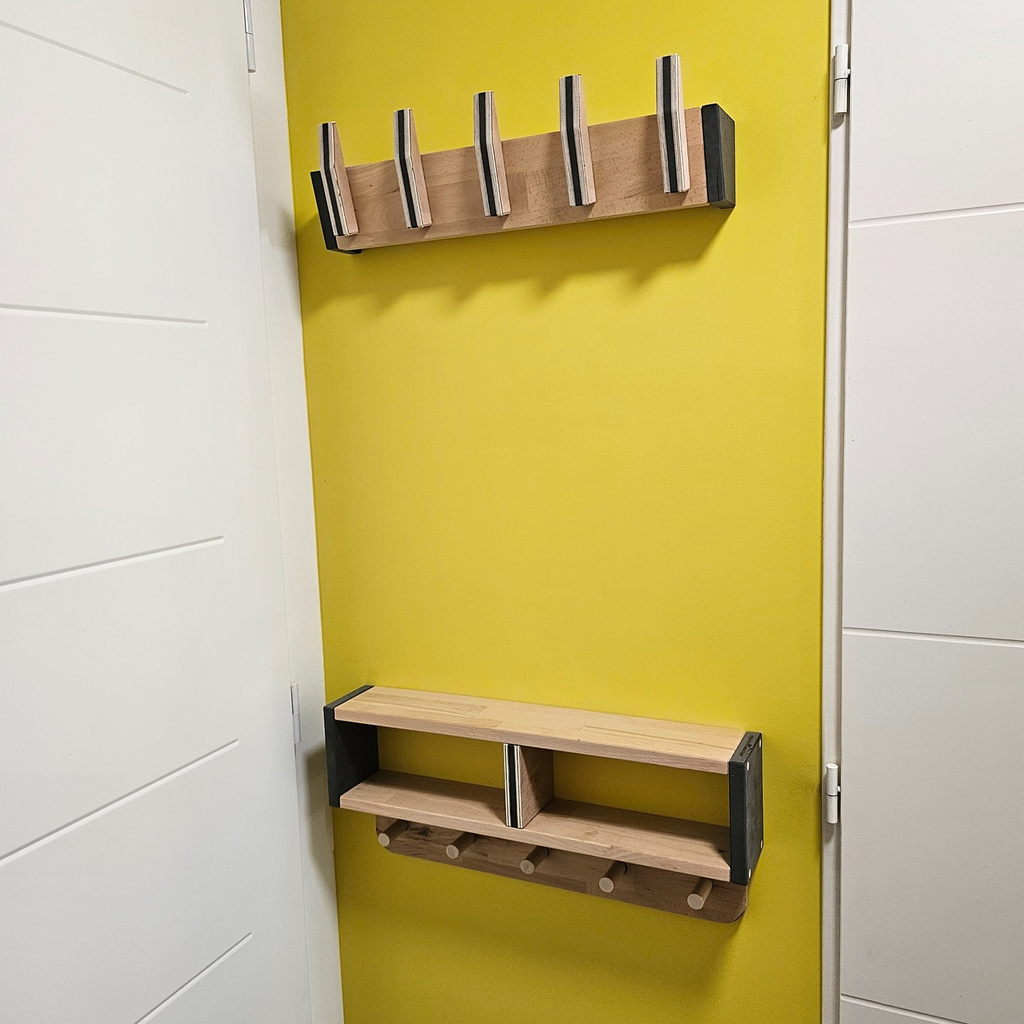 Meuble d’entrée en bois avec rangements et porte-manteaux mural sur mesure