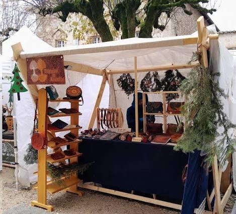 Le stand de max telperion et laurelin sur un marché 